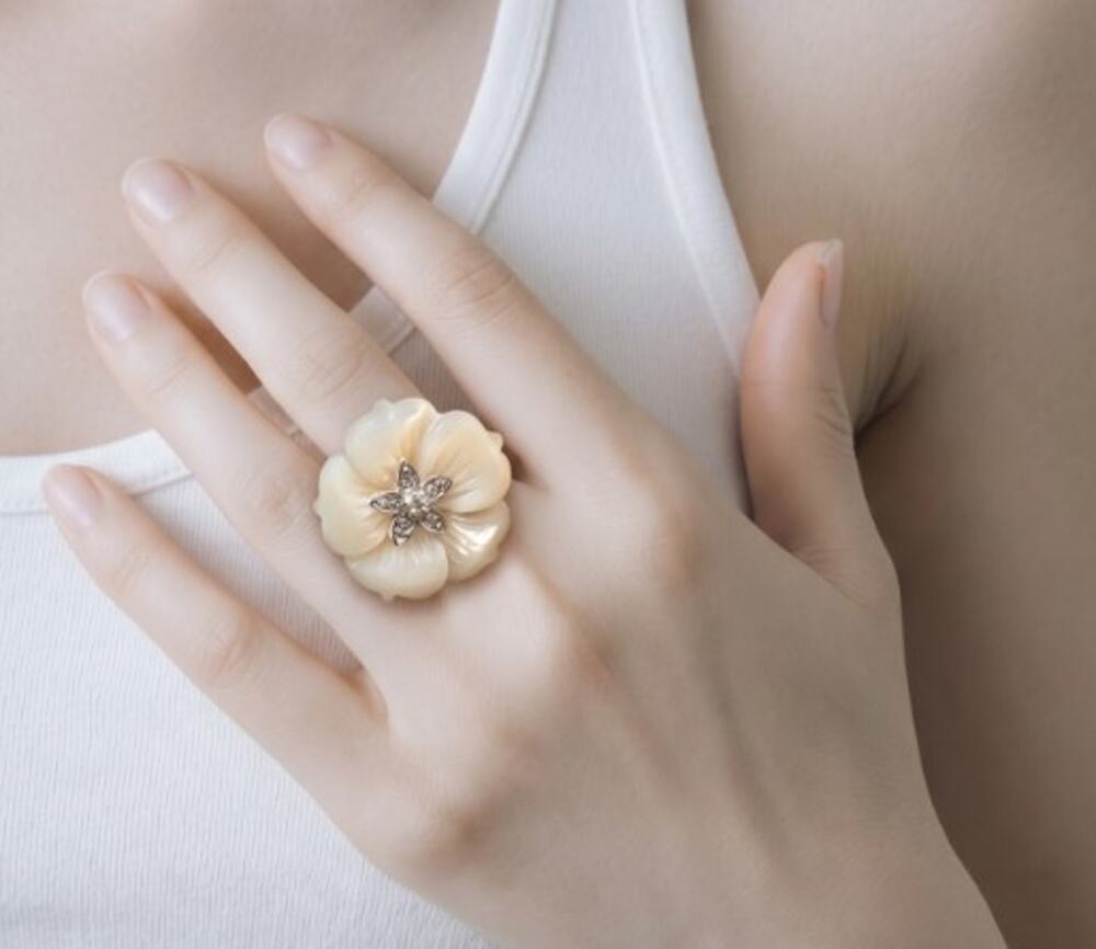 VTG Carved Flower White Mother Of Pearl Ring w/CZ Accents Sterling 925 ATI Sz 7